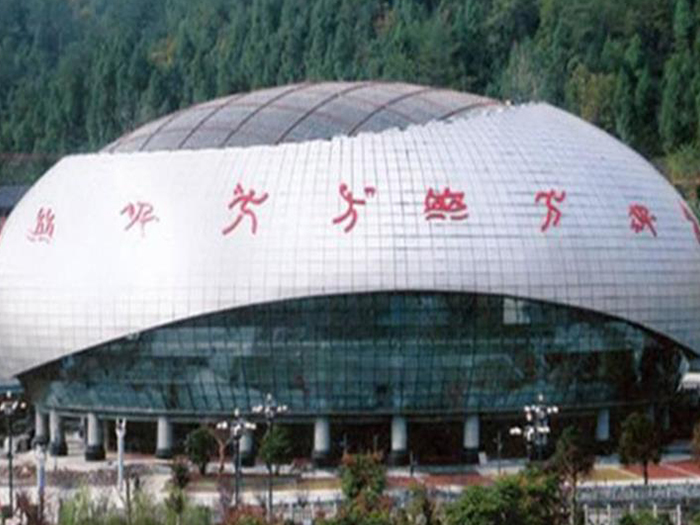 林芝体育中心球形网架加工安装